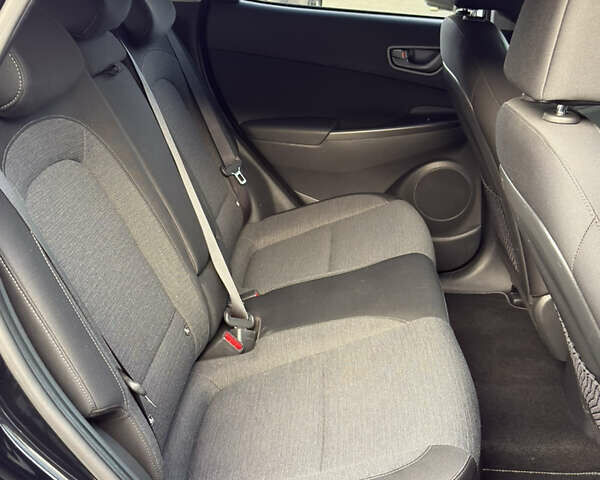 Черный Хендай Kona, объемом двигателя 0 л и пробегом 137 тыс. км за 16800 $, фото 13 на Automoto.ua