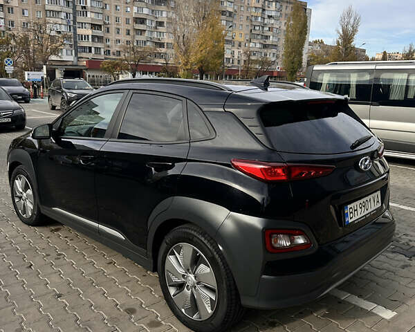 Черный Хендай Kona, объемом двигателя 0 л и пробегом 64 тыс. км за 22000 $, фото 2 на Automoto.ua