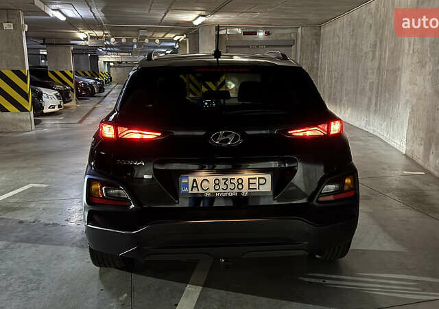 Чорний Хендай Kona, об'ємом двигуна 2 л та пробігом 31 тис. км за 18500 $, фото 2 на Automoto.ua