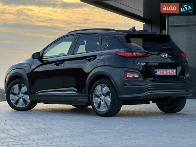 Черный Хендай Kona, объемом двигателя 0 л и пробегом 137 тыс. км за 16800 $, фото 2 на Automoto.ua