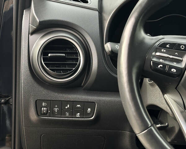 Черный Хендай Kona, объемом двигателя 0 л и пробегом 64 тыс. км за 22000 $, фото 14 на Automoto.ua