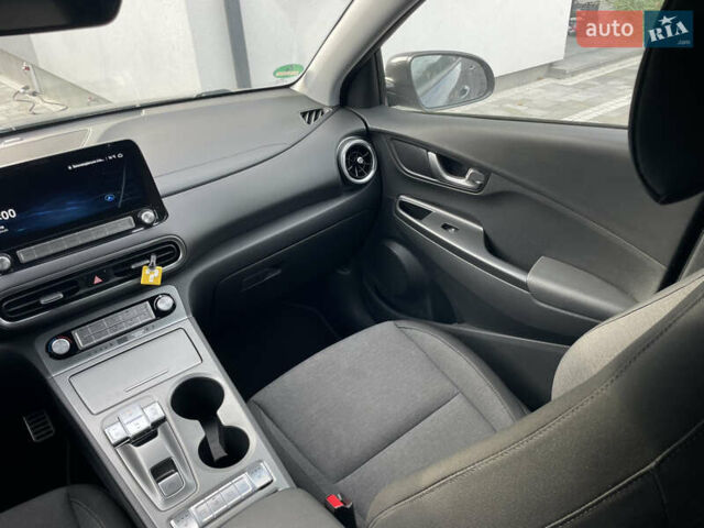 Черный Хендай Kona, объемом двигателя 0 л и пробегом 34 тыс. км за 19800 $, фото 50 на Automoto.ua