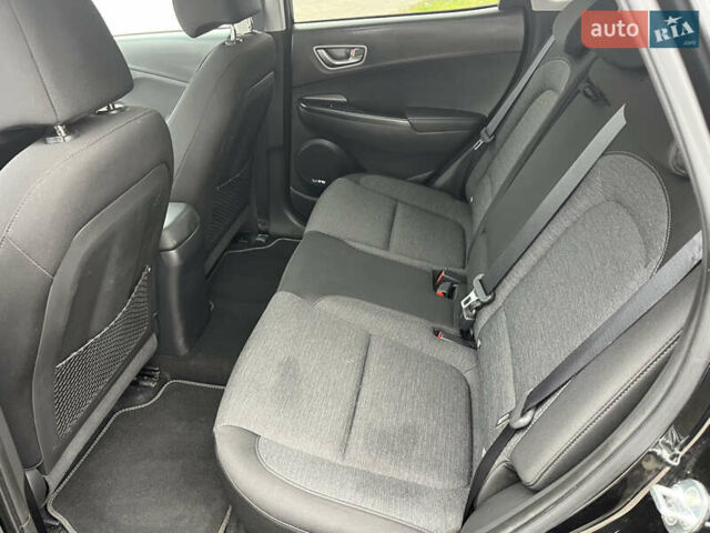 Чорний Хендай Kona, об'ємом двигуна 0 л та пробігом 41 тис. км за 17500 $, фото 27 на Automoto.ua