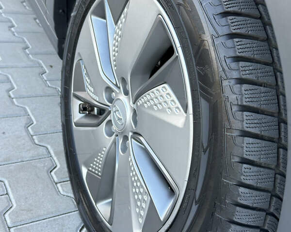 Черный Хендай Kona, объемом двигателя 0 л и пробегом 137 тыс. км за 16800 $, фото 41 на Automoto.ua