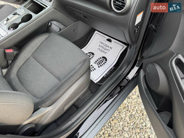 Черный Хендай Kona, объемом двигателя 0 л и пробегом 140 тыс. км за 17900 $, фото 57 на Automoto.ua