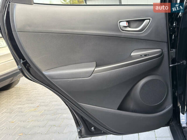 Черный Хендай Kona, объемом двигателя 0 л и пробегом 137 тыс. км за 16800 $, фото 33 на Automoto.ua