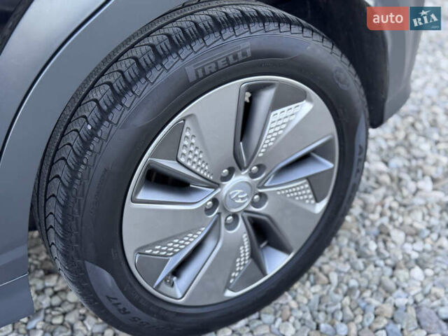 Черный Хендай Kona, объемом двигателя 0 л и пробегом 84 тыс. км за 17789 $, фото 25 на Automoto.ua