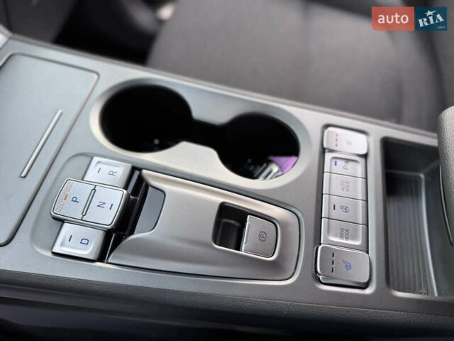 Черный Хендай Kona, объемом двигателя 0 л и пробегом 140 тыс. км за 17900 $, фото 39 на Automoto.ua