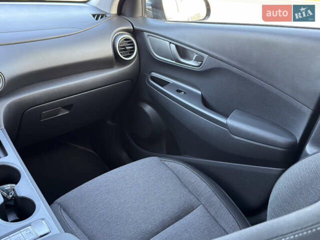 Черный Хендай Kona, объемом двигателя 0 л и пробегом 137 тыс. км за 16800 $, фото 9 на Automoto.ua