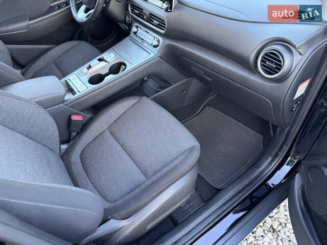 Черный Хендай Kona, объемом двигателя 0 л и пробегом 84 тыс. км за 17789 $, фото 46 на Automoto.ua