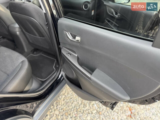 Черный Хендай Kona, объемом двигателя 0 л и пробегом 140 тыс. км за 17900 $, фото 52 на Automoto.ua