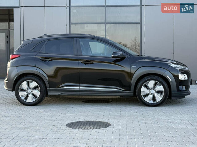 Черный Хендай Kona, объемом двигателя 0 л и пробегом 137 тыс. км за 16800 $, фото 4 на Automoto.ua