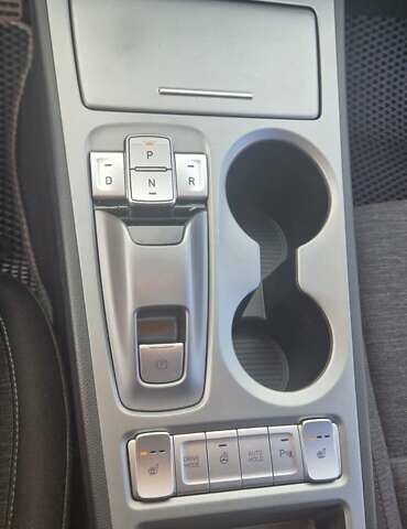 Черный Хендай Kona, объемом двигателя 0 л и пробегом 49 тыс. км за 17699 $, фото 3 на Automoto.ua