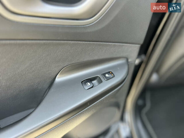 Чорний Хендай Kona, об'ємом двигуна 0 л та пробігом 100 тис. км за 16999 $, фото 25 на Automoto.ua