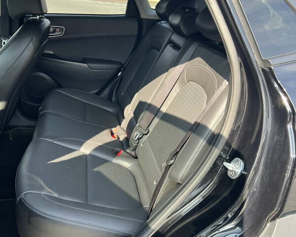 Чорний Хендай Kona, об'ємом двигуна 0 л та пробігом 100 тис. км за 16999 $, фото 23 на Automoto.ua