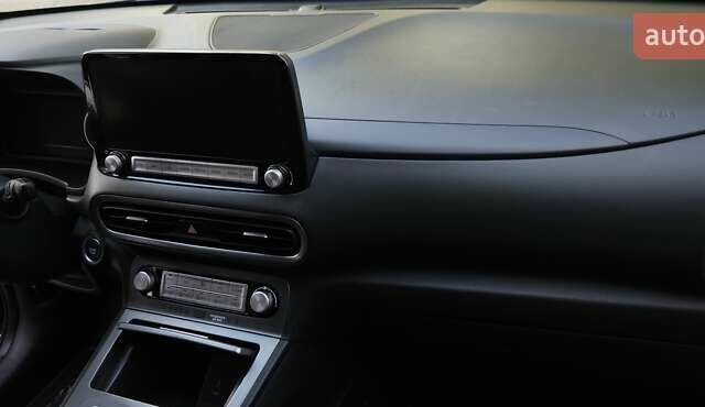 Черный Хендай Kona, объемом двигателя 0 л и пробегом 141 тыс. км за 18350 $, фото 12 на Automoto.ua