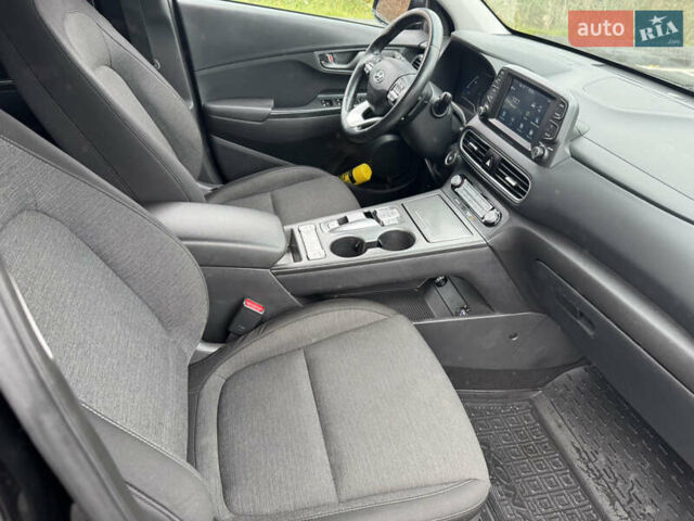 Черный Хендай Kona, объемом двигателя 0 л и пробегом 82 тыс. км за 15300 $, фото 18 на Automoto.ua