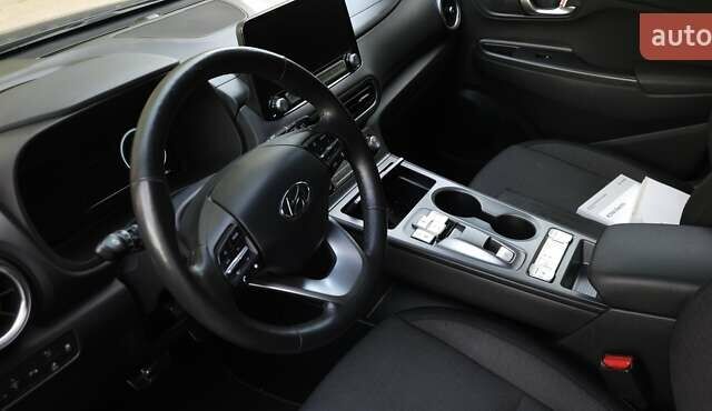 Черный Хендай Kona, объемом двигателя 0 л и пробегом 141 тыс. км за 18350 $, фото 9 на Automoto.ua