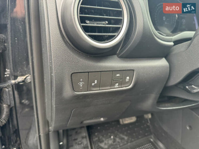 Черный Хендай Kona, объемом двигателя 0 л и пробегом 82 тыс. км за 15300 $, фото 21 на Automoto.ua