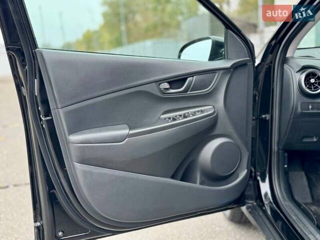 Черный Хендай Kona, объемом двигателя 2 л и пробегом 37 тыс. км за 16900 $, фото 18 на Automoto.ua