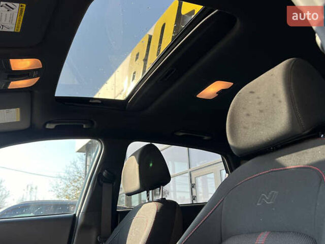 Черный Хендай Kona, объемом двигателя 1.6 л и пробегом 37 тыс. км за 21890 $, фото 8 на Automoto.ua