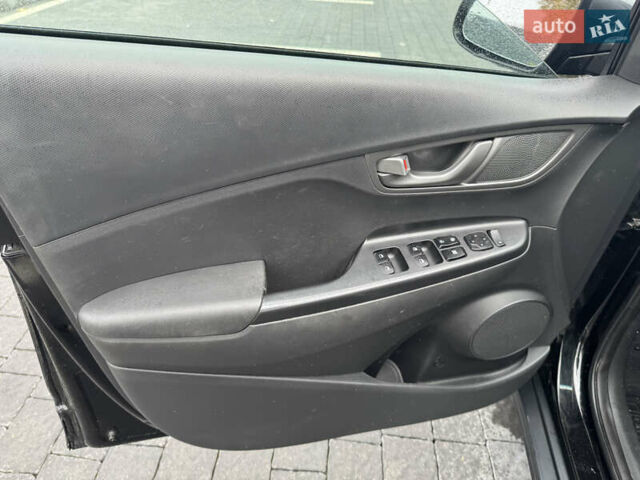 Черный Хендай Kona, объемом двигателя 0 л и пробегом 82 тыс. км за 15300 $, фото 20 на Automoto.ua