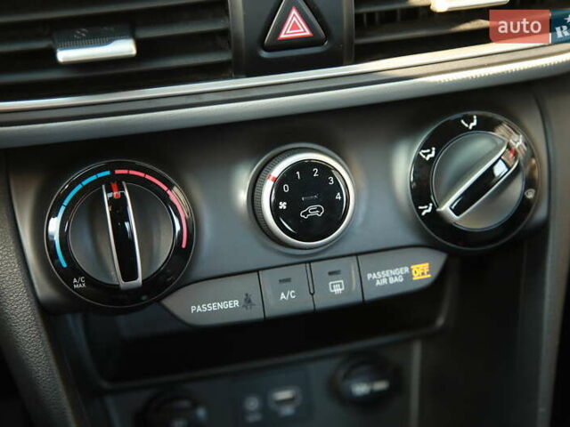 Черный Хендай Kona, объемом двигателя 2 л и пробегом 90 тыс. км за 17000 $, фото 18 на Automoto.ua