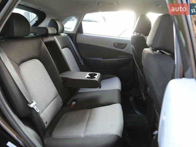 Черный Хендай Kona, объемом двигателя 2 л и пробегом 90 тыс. км за 17000 $, фото 6 на Automoto.ua