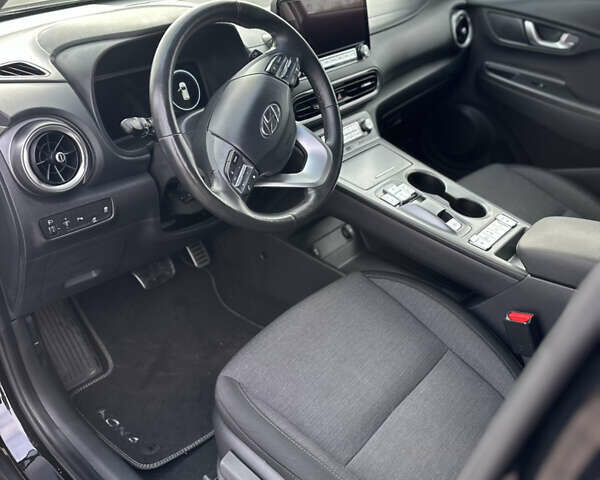 Черный Хендай Kona, объемом двигателя 0 л и пробегом 61 тыс. км за 18100 $, фото 15 на Automoto.ua