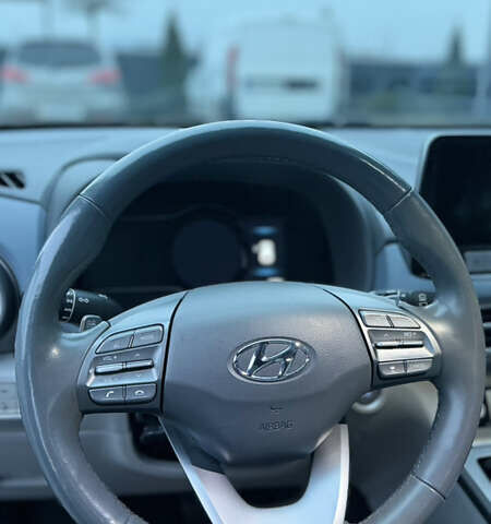 Черный Хендай Kona, объемом двигателя 0 л и пробегом 100 тыс. км за 17999 $, фото 14 на Automoto.ua