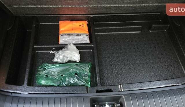 Черный Хендай Kona, объемом двигателя 0 л и пробегом 141 тыс. км за 18350 $, фото 29 на Automoto.ua