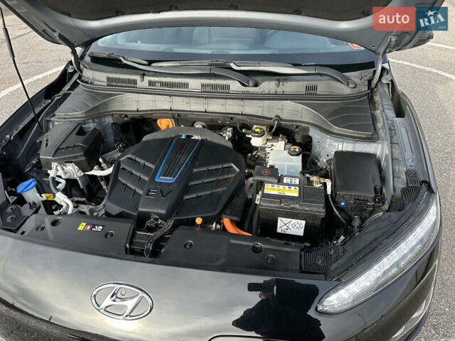 Черный Хендай Kona, объемом двигателя 0 л и пробегом 61 тыс. км за 18100 $, фото 17 на Automoto.ua