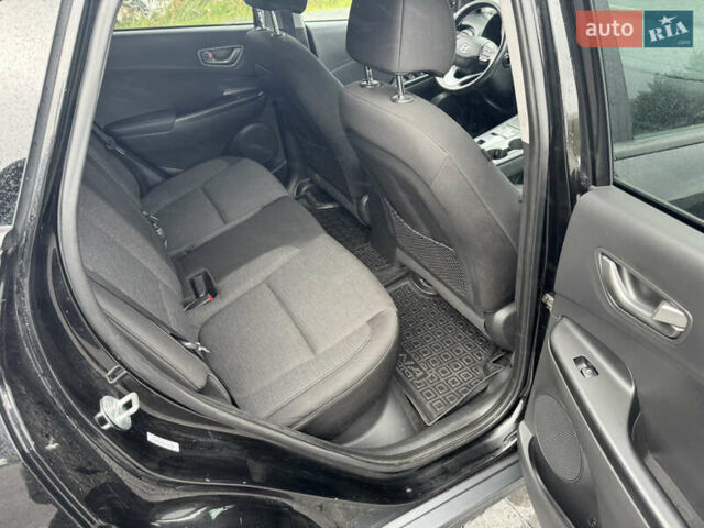 Черный Хендай Kona, объемом двигателя 0 л и пробегом 82 тыс. км за 15300 $, фото 17 на Automoto.ua