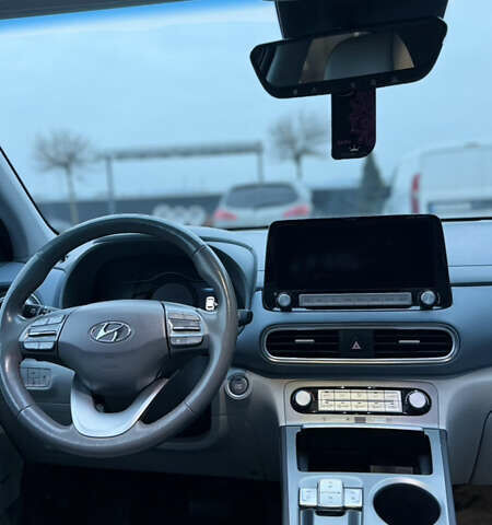 Черный Хендай Kona, объемом двигателя 0 л и пробегом 100 тыс. км за 17999 $, фото 10 на Automoto.ua