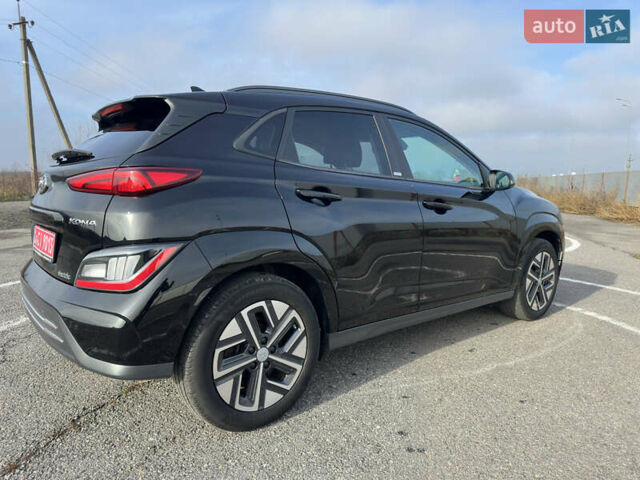 Черный Хендай Kona, объемом двигателя 0 л и пробегом 61 тыс. км за 18100 $, фото 2 на Automoto.ua