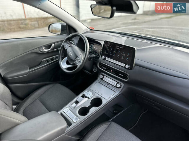 Черный Хендай Kona, объемом двигателя 0 л и пробегом 61 тыс. км за 18100 $, фото 11 на Automoto.ua