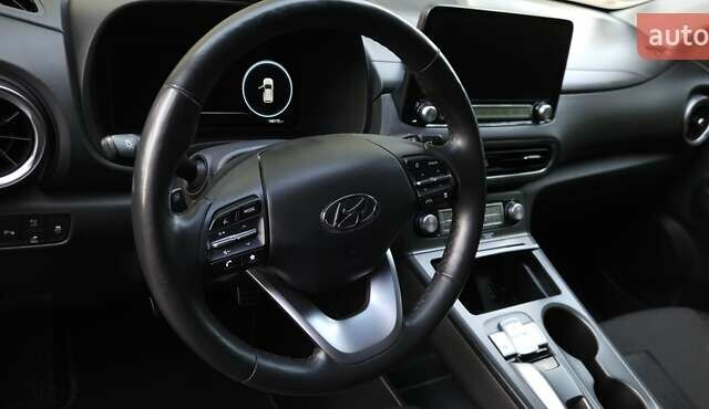 Черный Хендай Kona, объемом двигателя 0 л и пробегом 141 тыс. км за 18350 $, фото 7 на Automoto.ua