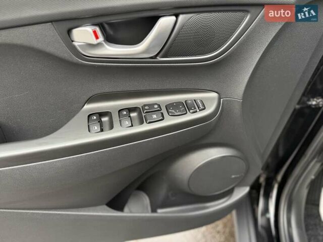 Черный Хендай Kona, объемом двигателя 0 л и пробегом 94 тыс. км за 19450 $, фото 12 на Automoto.ua