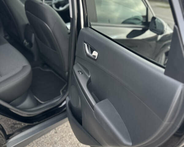 Черный Хендай Kona, объемом двигателя 0 л и пробегом 61 тыс. км за 18100 $, фото 13 на Automoto.ua