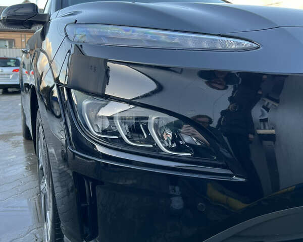 Черный Хендай Kona, объемом двигателя 0 л и пробегом 148 тыс. км за 18700 $, фото 2 на Automoto.ua