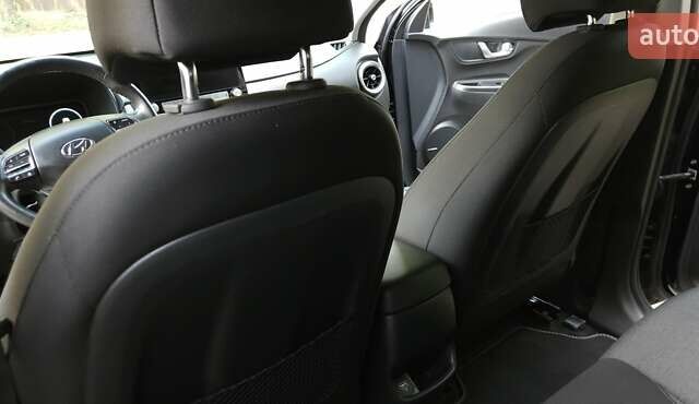 Черный Хендай Kona, объемом двигателя 0 л и пробегом 141 тыс. км за 18350 $, фото 17 на Automoto.ua