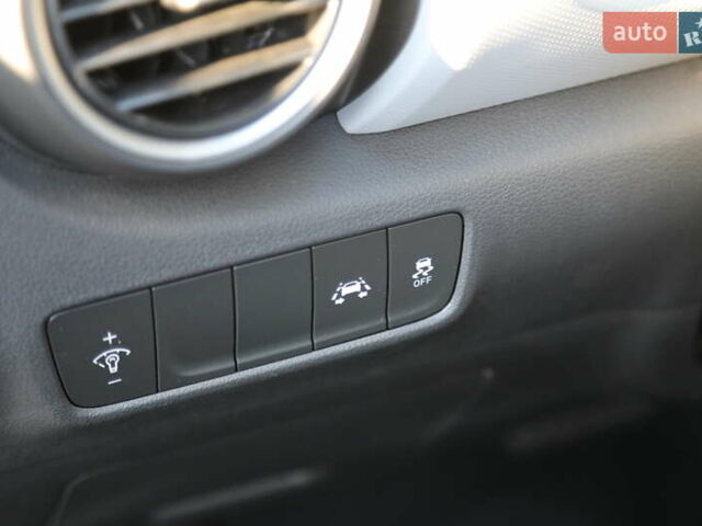 Черный Хендай Kona, объемом двигателя 2 л и пробегом 90 тыс. км за 17000 $, фото 17 на Automoto.ua