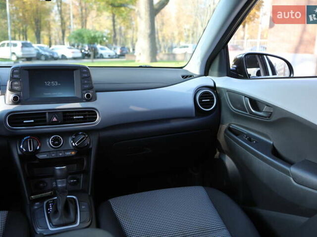 Черный Хендай Kona, объемом двигателя 2 л и пробегом 90 тыс. км за 17000 $, фото 12 на Automoto.ua