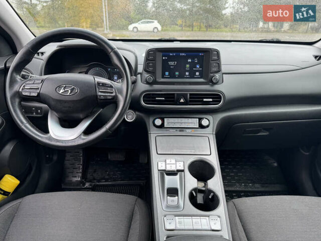 Чорний Хендай Kona, об'ємом двигуна 0 л та пробігом 80 тис. км за 15800 $, фото 18 на Automoto.ua