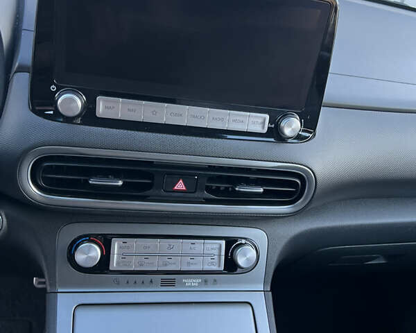 Черный Хендай Kona, объемом двигателя 0 л и пробегом 148 тыс. км за 18700 $, фото 13 на Automoto.ua