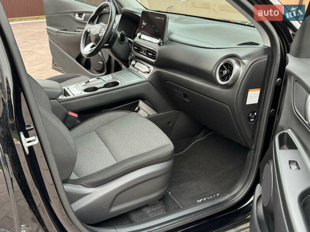 Черный Хендай Kona, объемом двигателя 0 л и пробегом 64 тыс. км за 17500 $, фото 14 на Automoto.ua