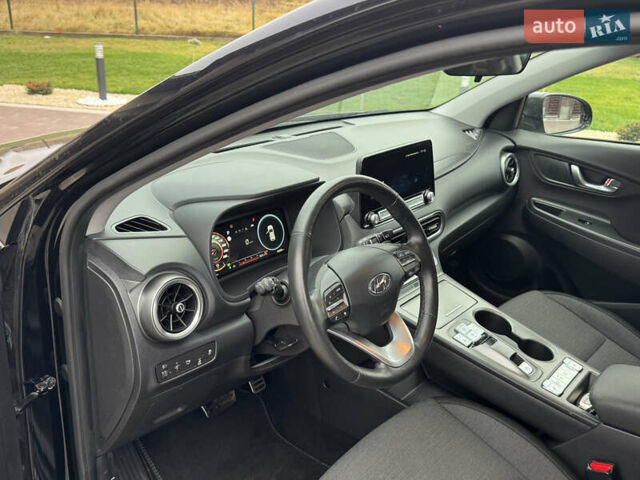 Черный Хендай Kona, объемом двигателя 0 л и пробегом 64 тыс. км за 17500 $, фото 5 на Automoto.ua
