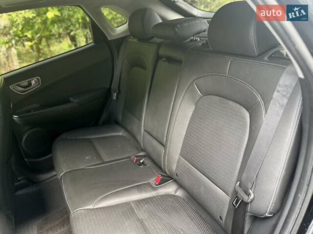 Черный Хендай Kona, объемом двигателя 0 л и пробегом 78 тыс. км за 18000 $, фото 19 на Automoto.ua