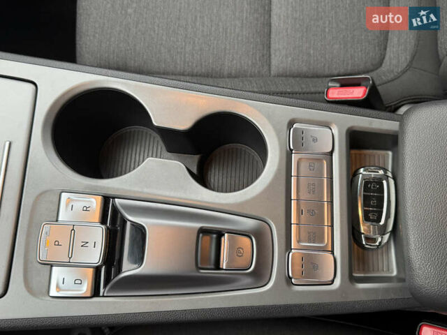 Черный Хендай Kona, объемом двигателя 0 л и пробегом 64 тыс. км за 17500 $, фото 6 на Automoto.ua