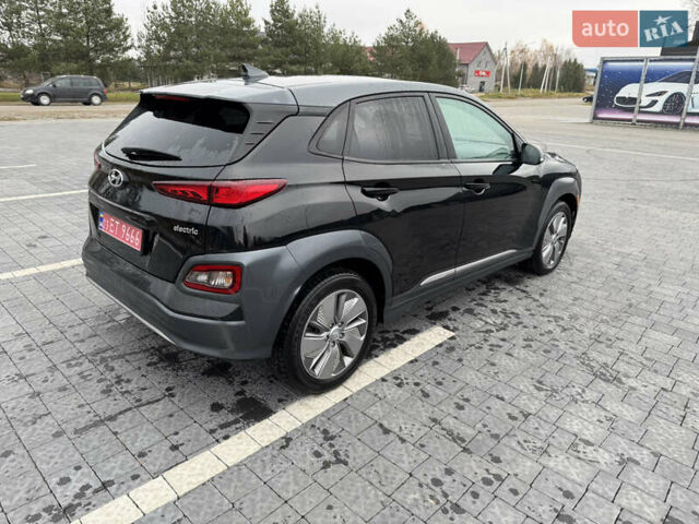 Черный Хендай Kona, объемом двигателя 0 л и пробегом 82 тыс. км за 15300 $, фото 2 на Automoto.ua